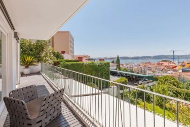 Duplex T3 +2  With Panoramic Views Over The Tagus River