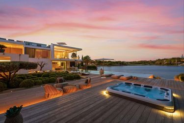Quinta Do Lago’s Most Iconic Lakefront Villa | 8 Bed Masterpiece With Golf Title